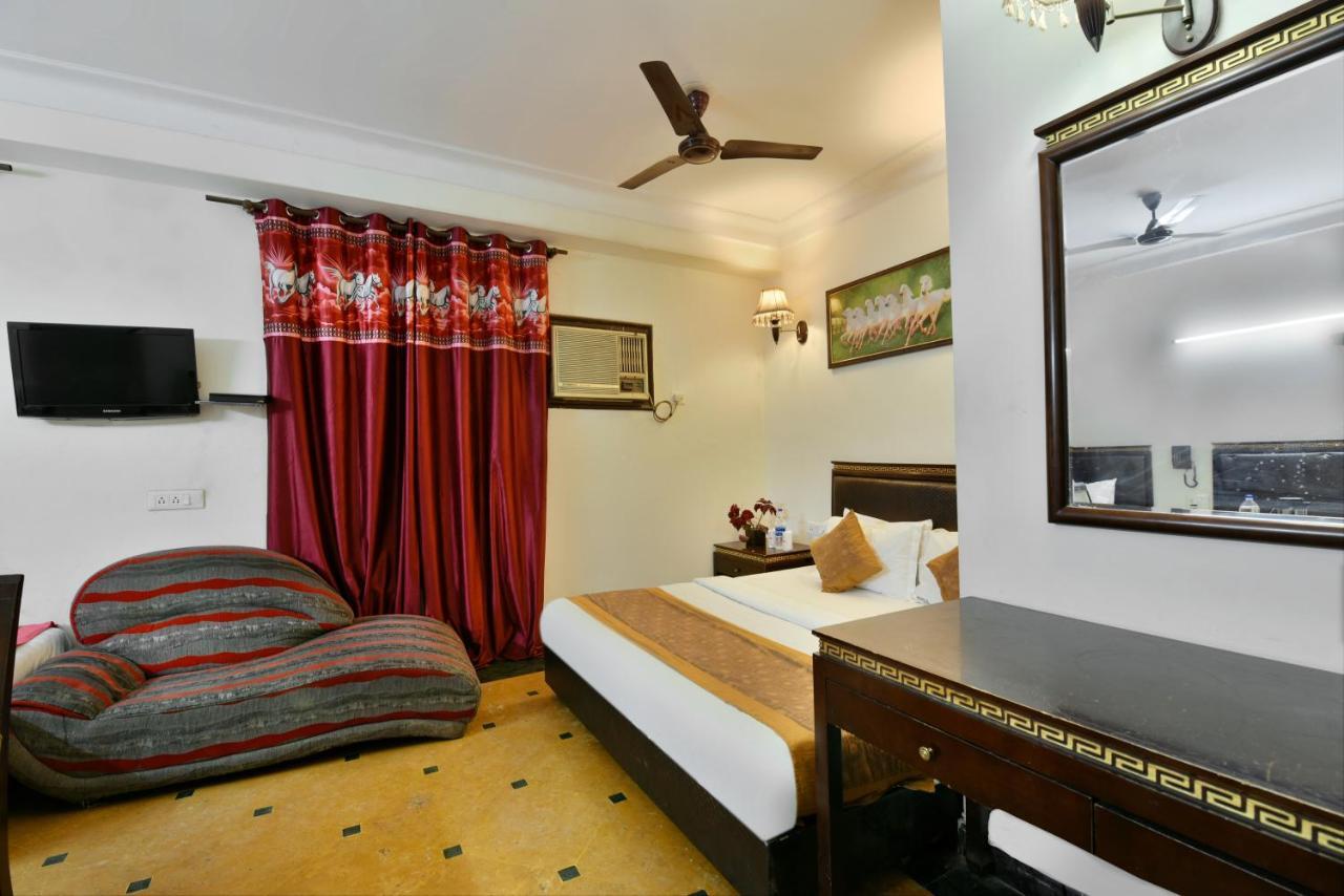 Hotel Revels Near Railway Station Nova Deli