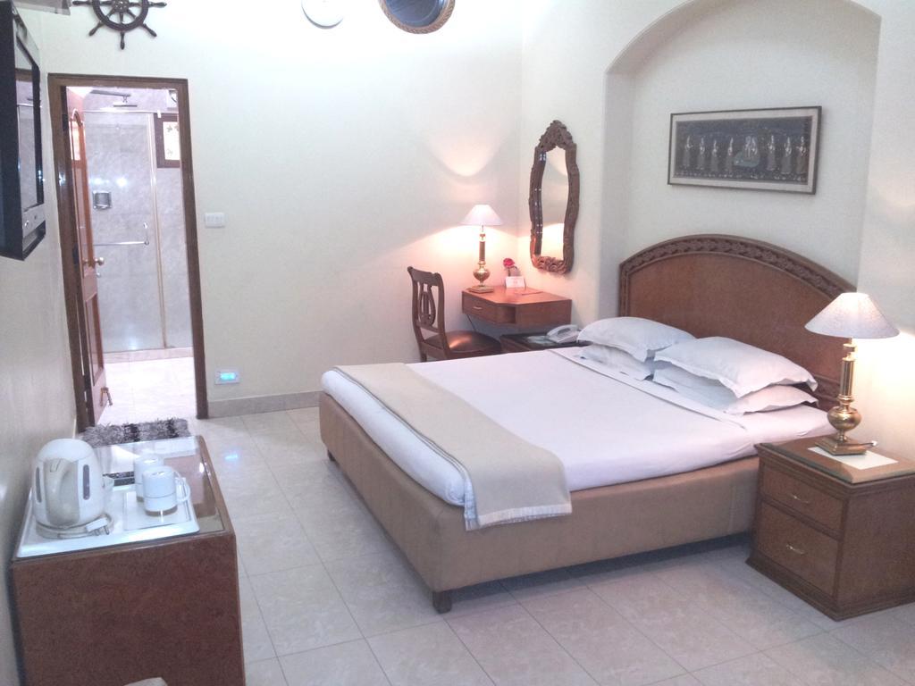Bajaj Indian Homestay New Delhi
