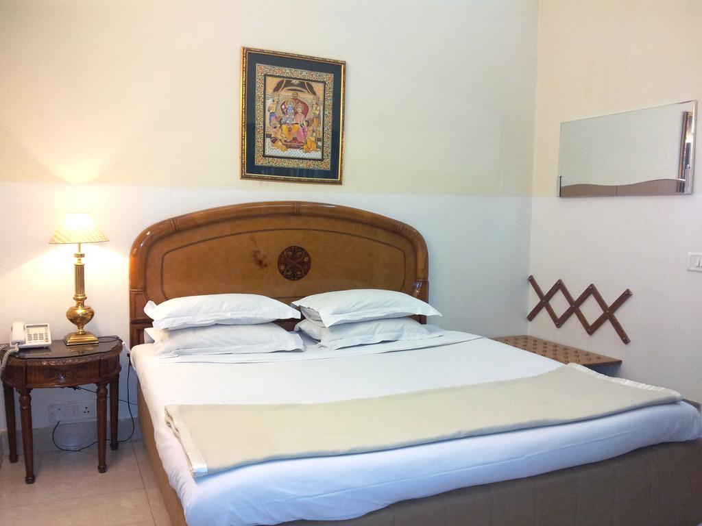 Bajaj Indian Homestay New Delhi