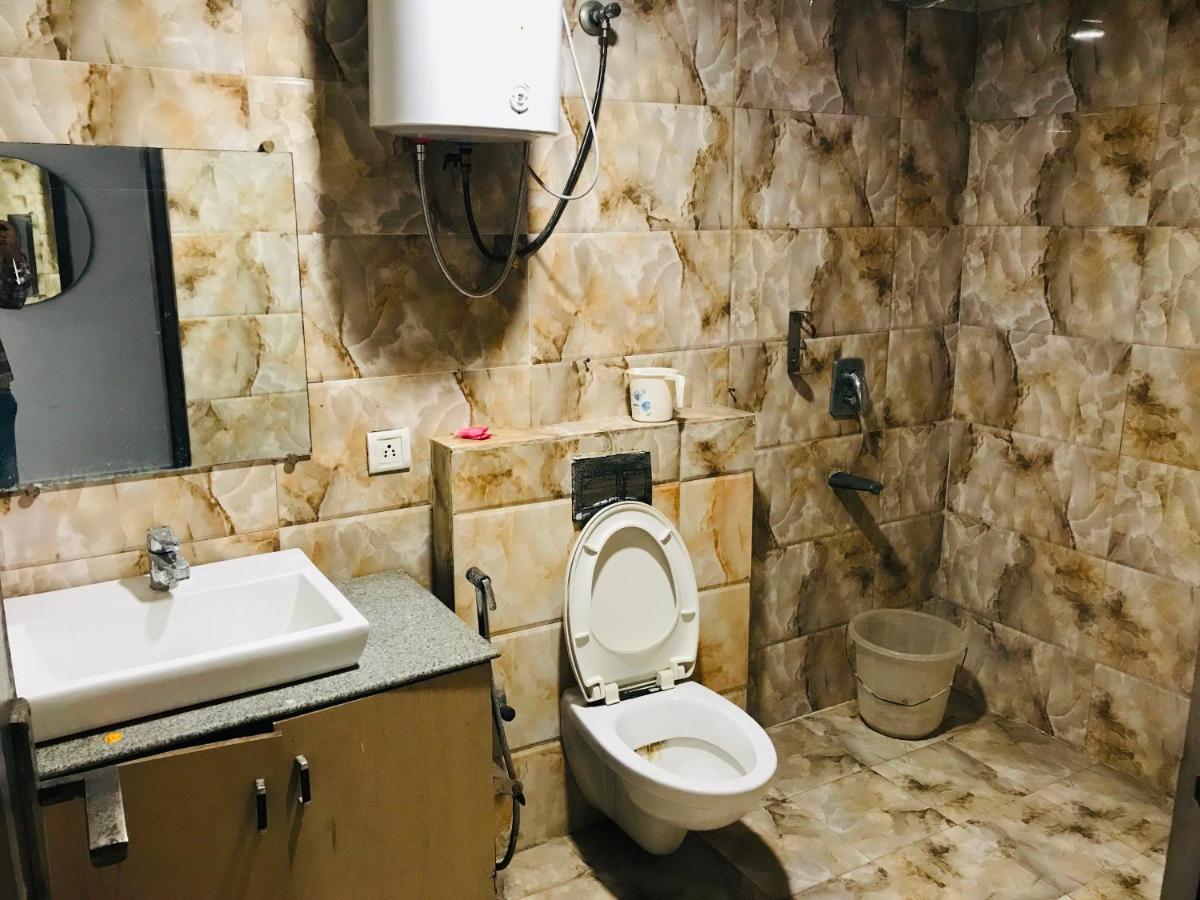 Oyo Townhouse 1100 Royal Near Akshardham