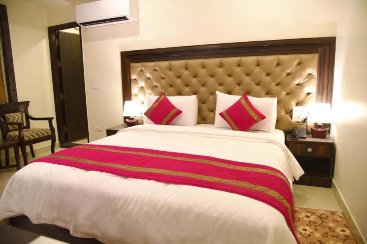 Staybook Atlanta Railway Station Paharganj