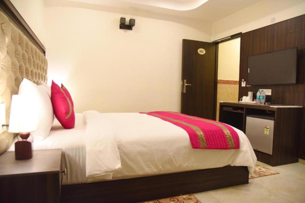 Hotel Staybook Atlanta Railway Station Paharganj 3*