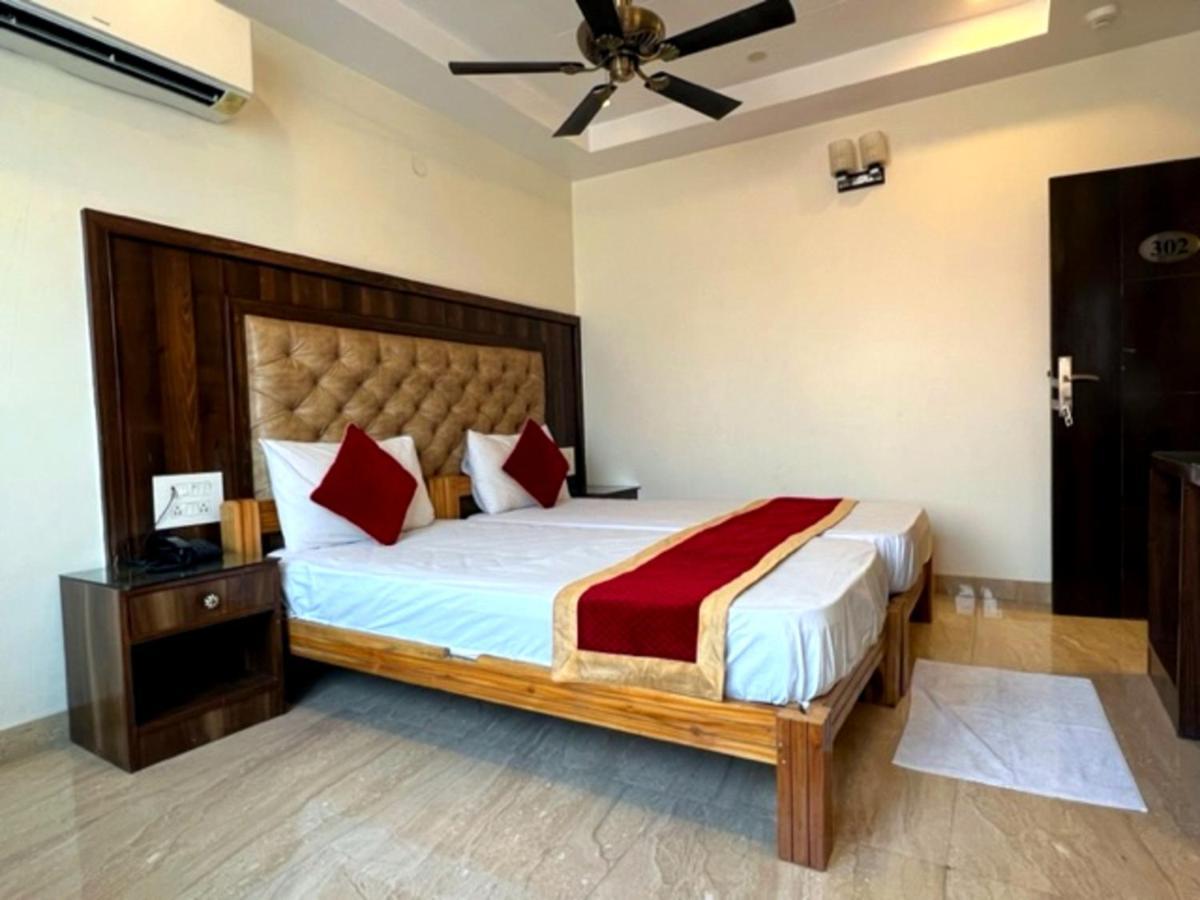 Hotel Staybook Atlanta Railway Station Paharganj 3*
