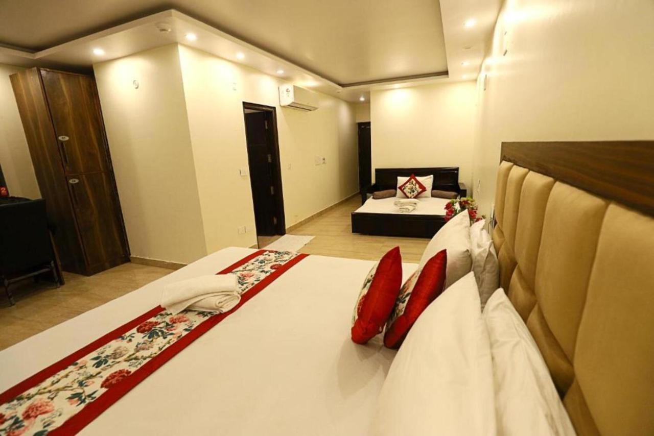Hotel Staybook Atlanta Railway Station Paharganj New Delhi