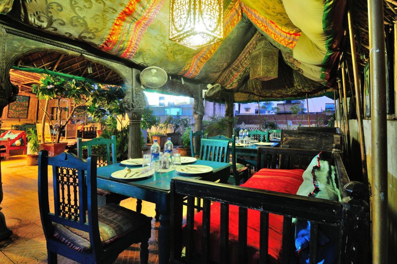 Jyoti Mahal - A Heritage - Nova Deli