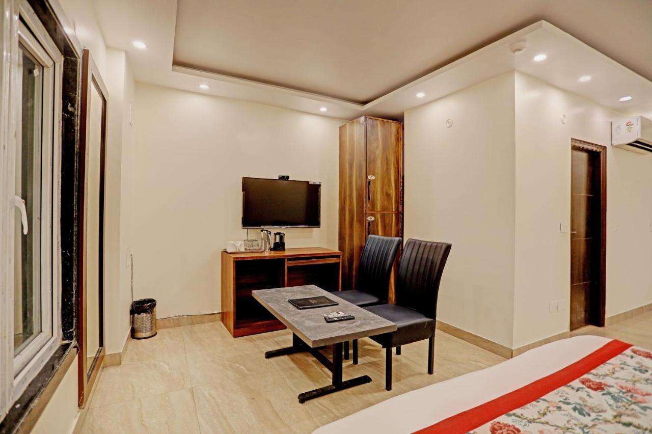 Staybook Atlanta Railway Station Paharganj 3*