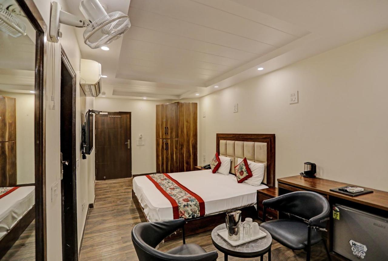Staybook Atlanta Railway Station Paharganj