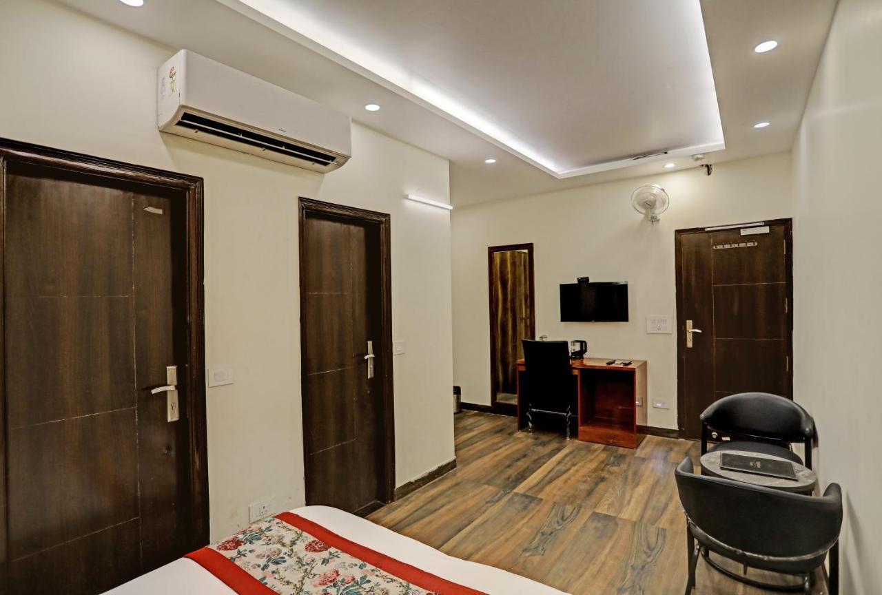 Hotel Staybook Atlanta Railway Station Paharganj New Delhi