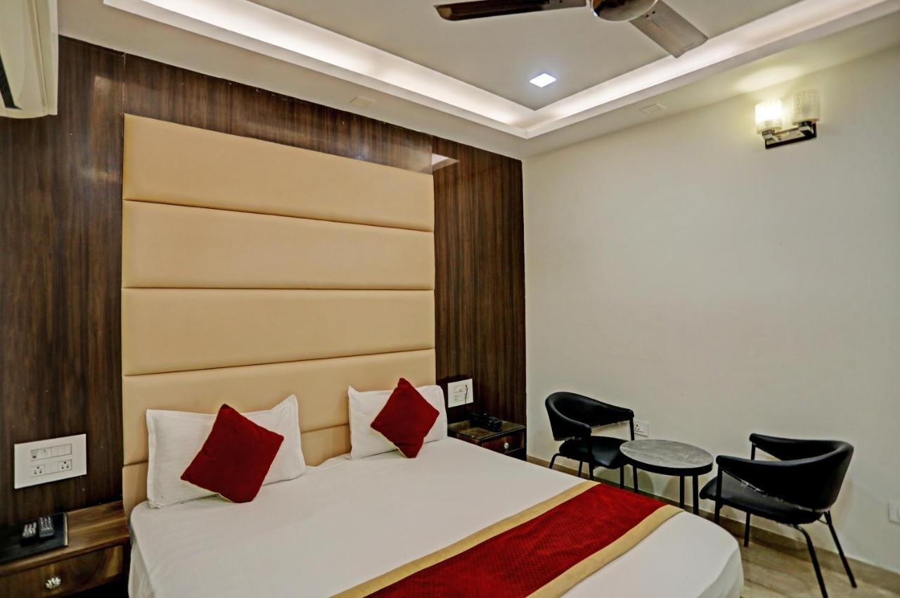 Staybook Atlanta Railway Station Paharganj