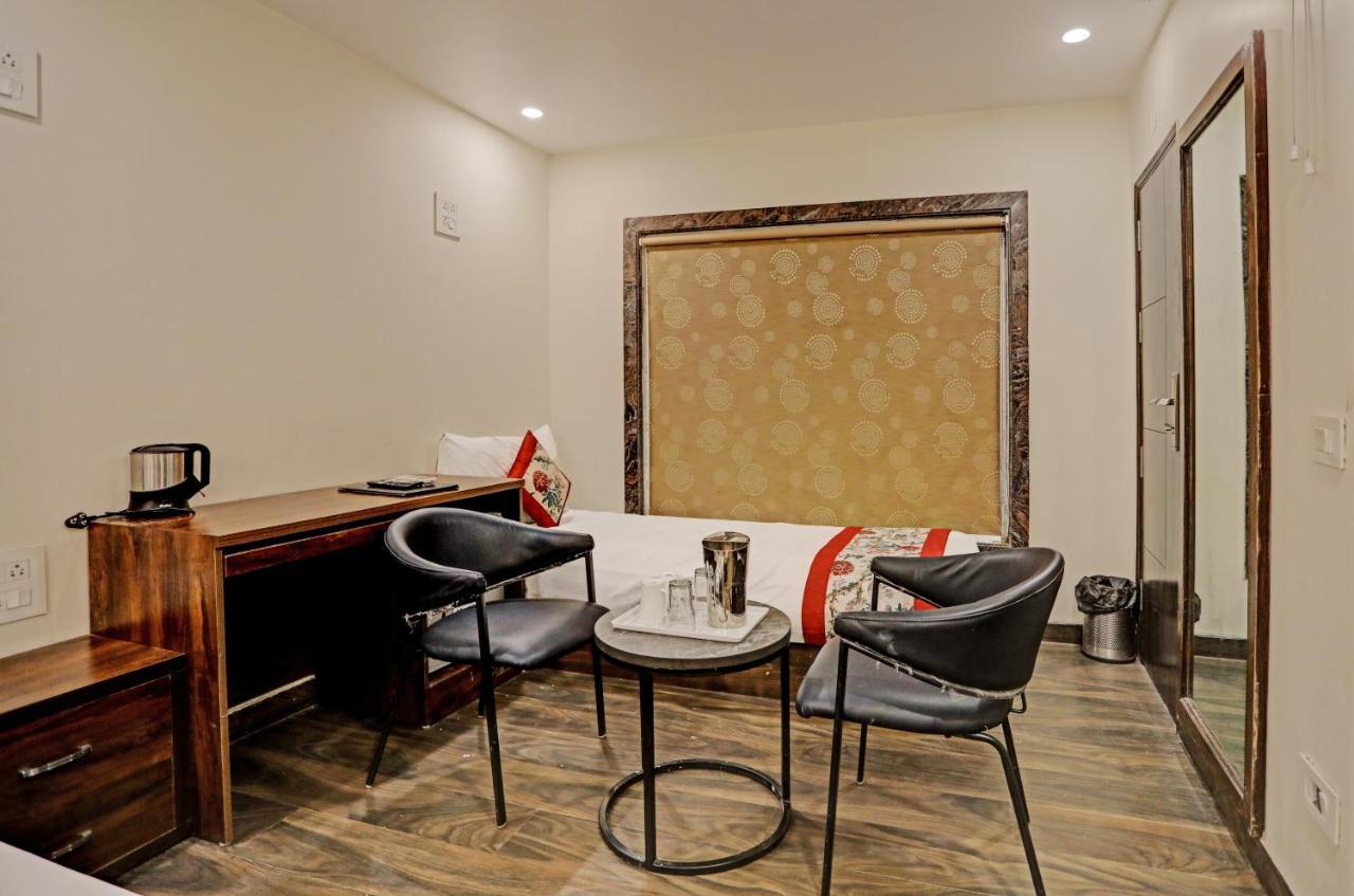 Staybook Atlanta Railway Station Paharganj 3*