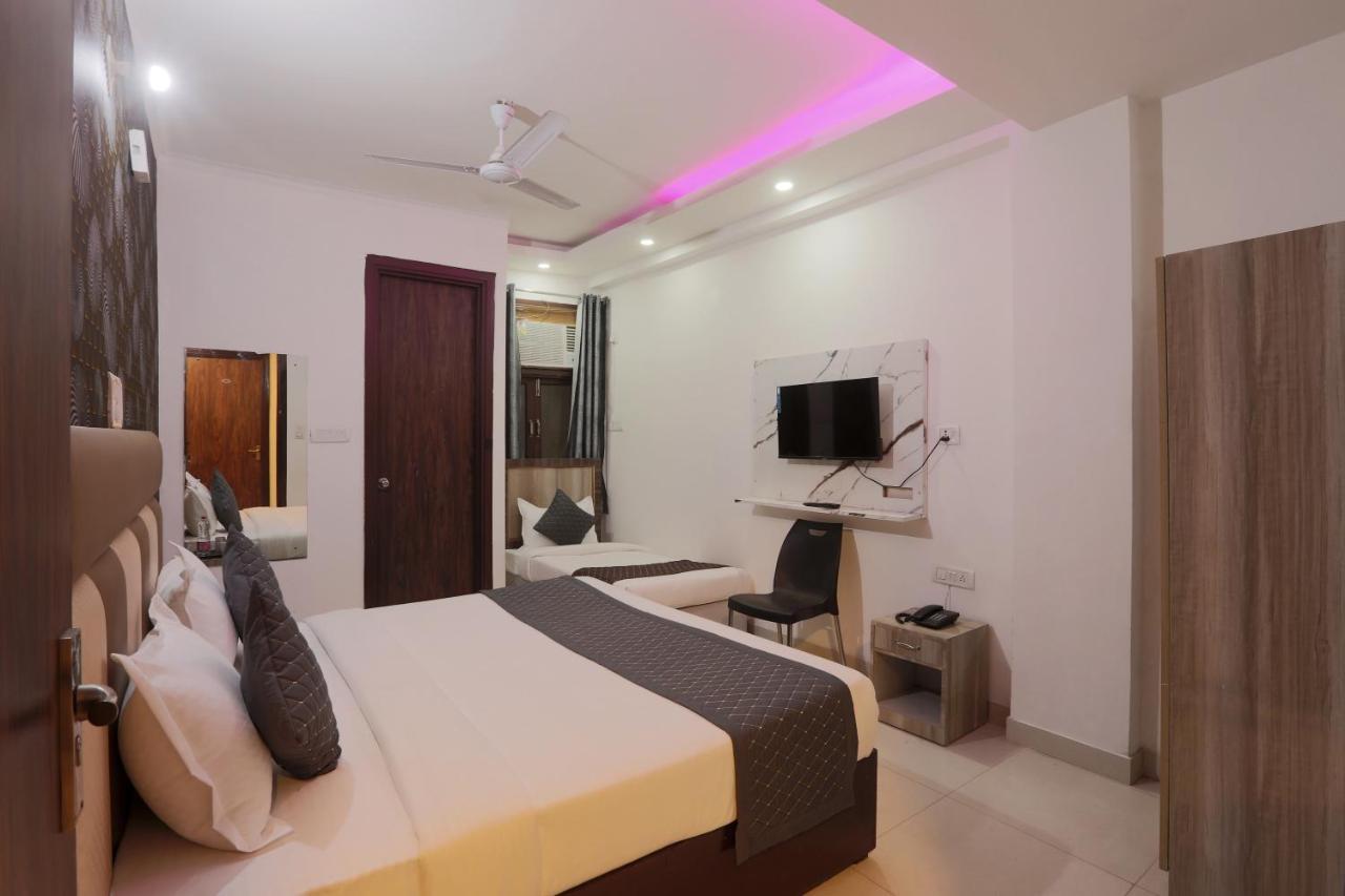 Hotel Red Velvet At Delhi Airport New Delhi