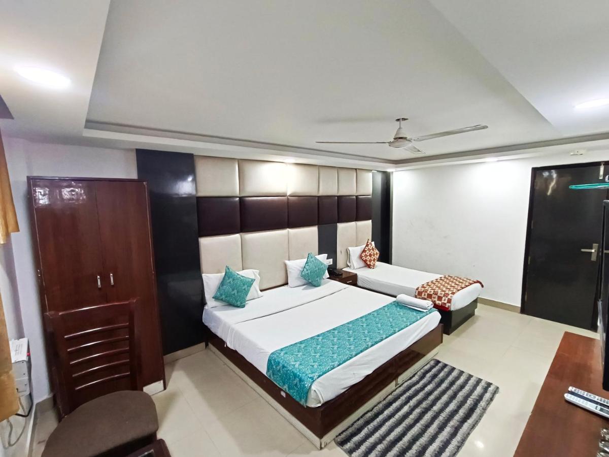 Hotel Caves A Family Near Igi Airport Delhi 4*