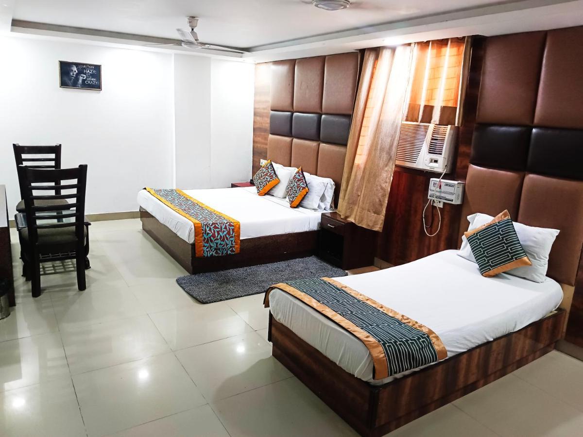 Caves A Family Near Igi Airport Delhi 4*