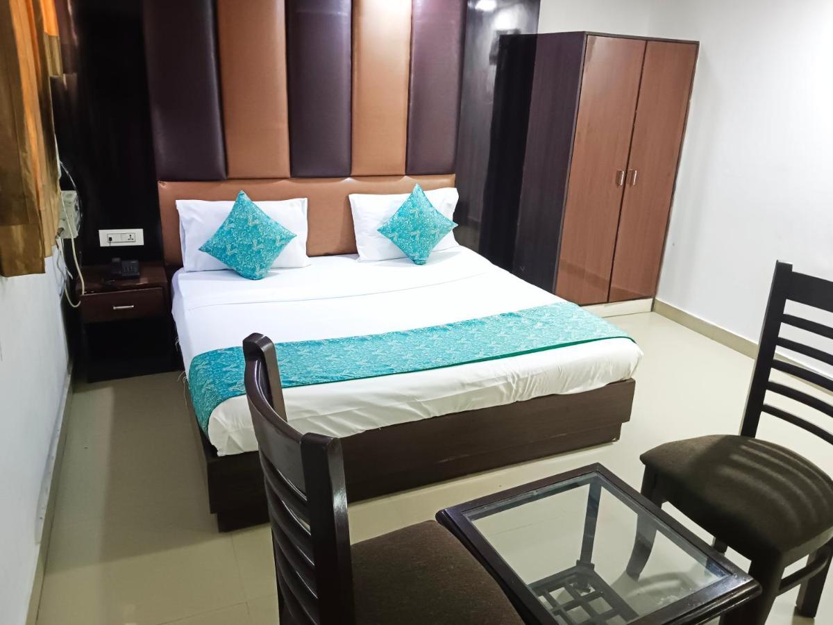 Caves A Family Near Igi Airport Delhi 4* New Delhi