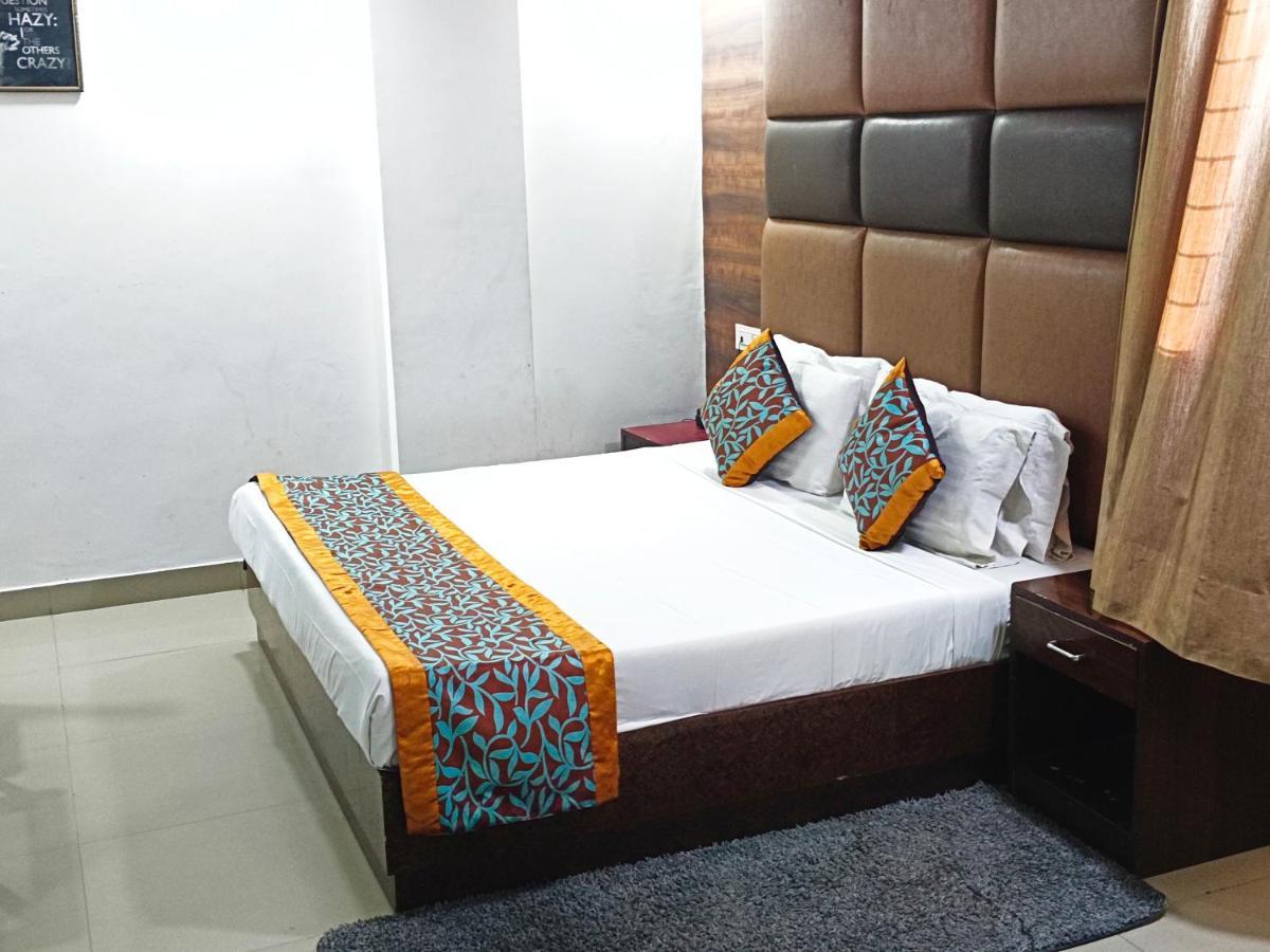 Hotel Caves A Family Near Igi Airport Delhi 4*