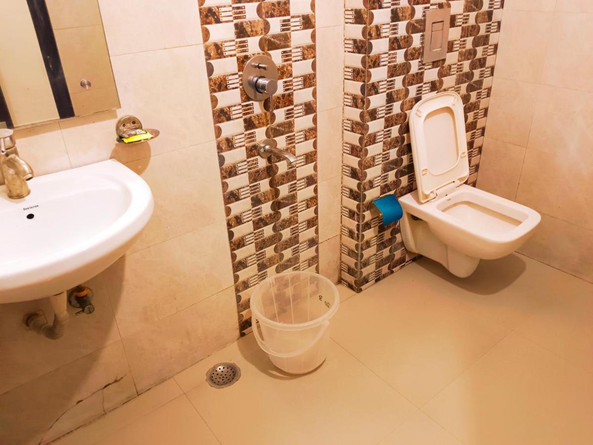 Caves A Family Near Igi Airport Delhi Hotel 4*