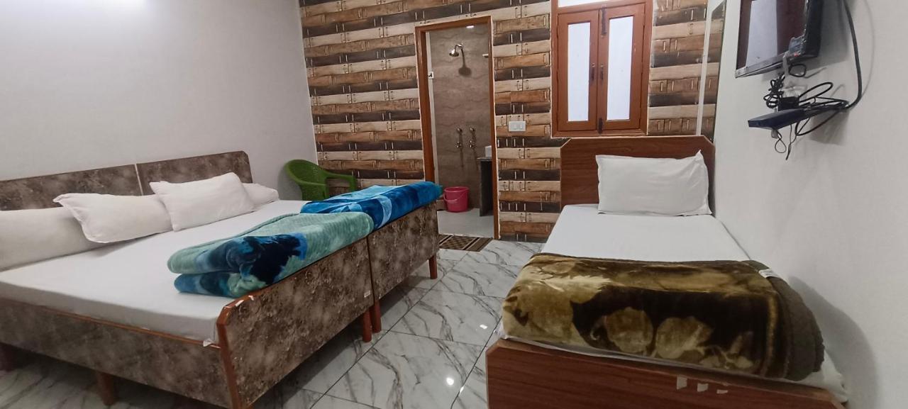 Chandu Guest house *