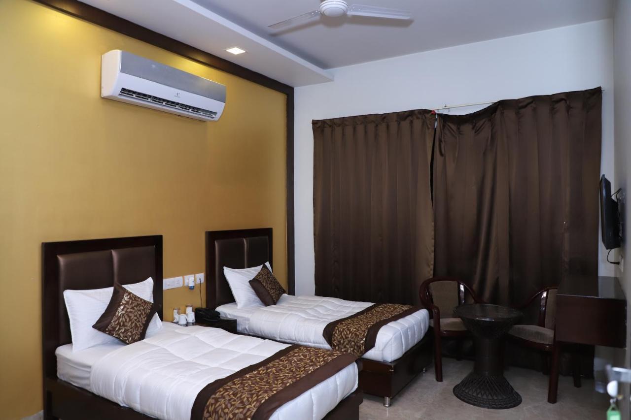 The Luxe Jpm * New Delhi