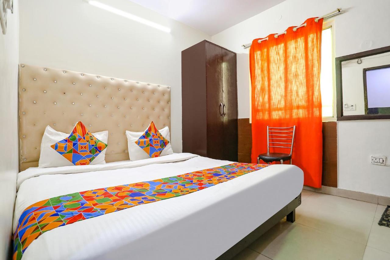 Fabhotel The Lazeez 3*