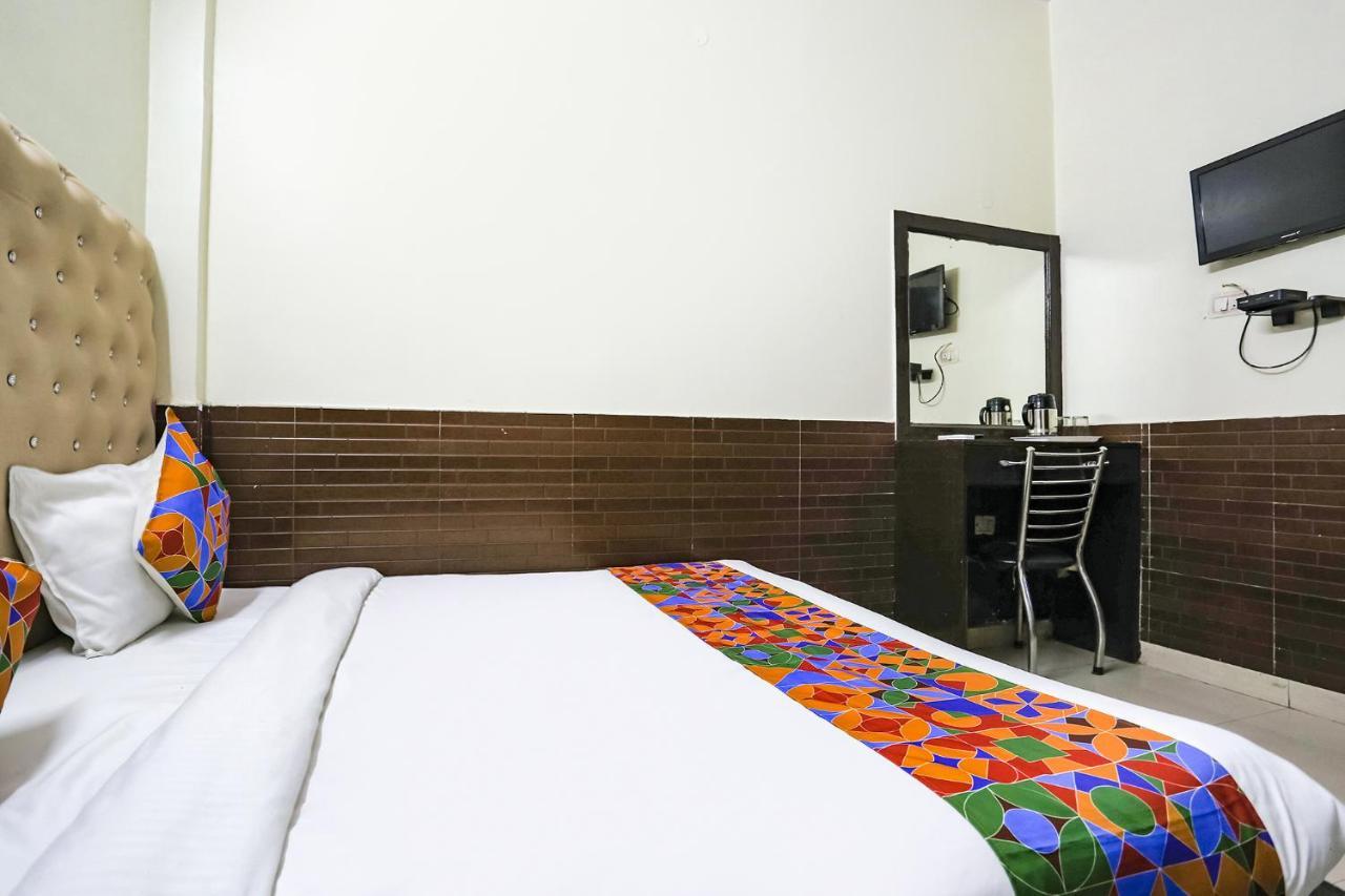 Fabhotel The Lazeez Hotel