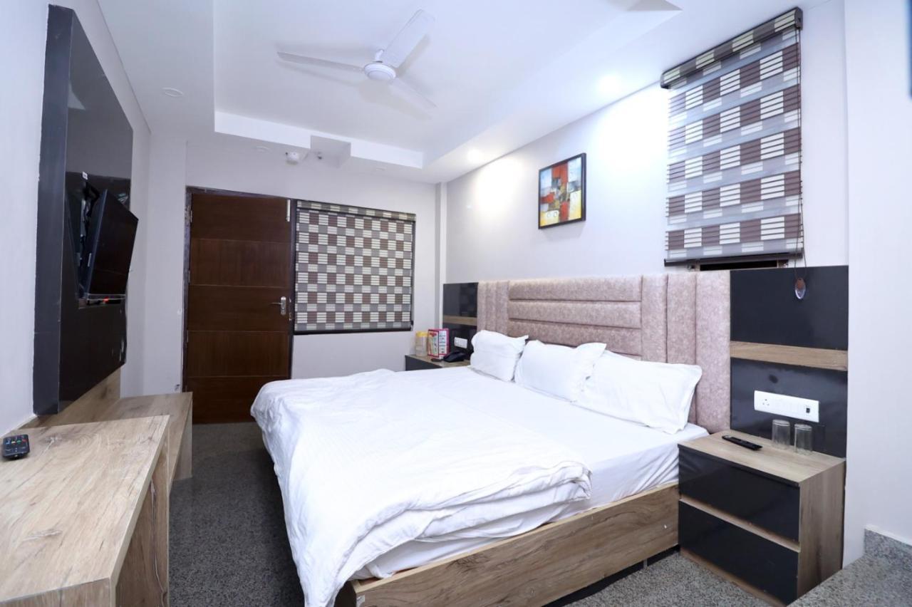 Hotel Anand - By Srida New Delhi