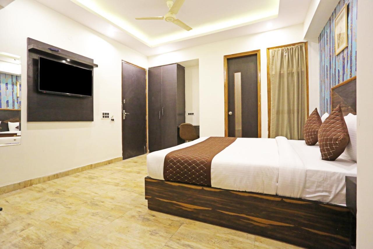 Gl Near Delhi Airport
