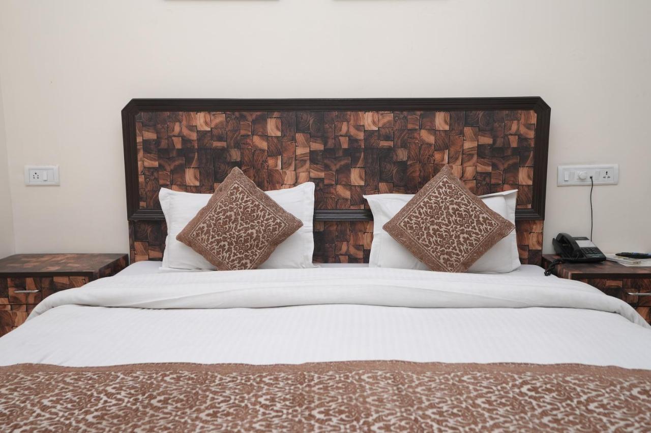 Silver Arc - Karol Bagh New