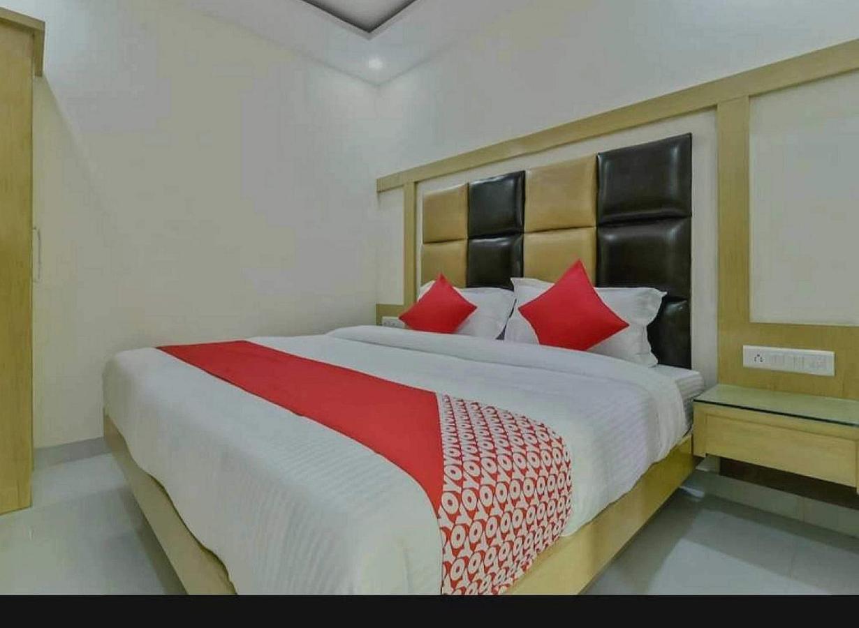 Hotel Oyo The Arrow New Delhi