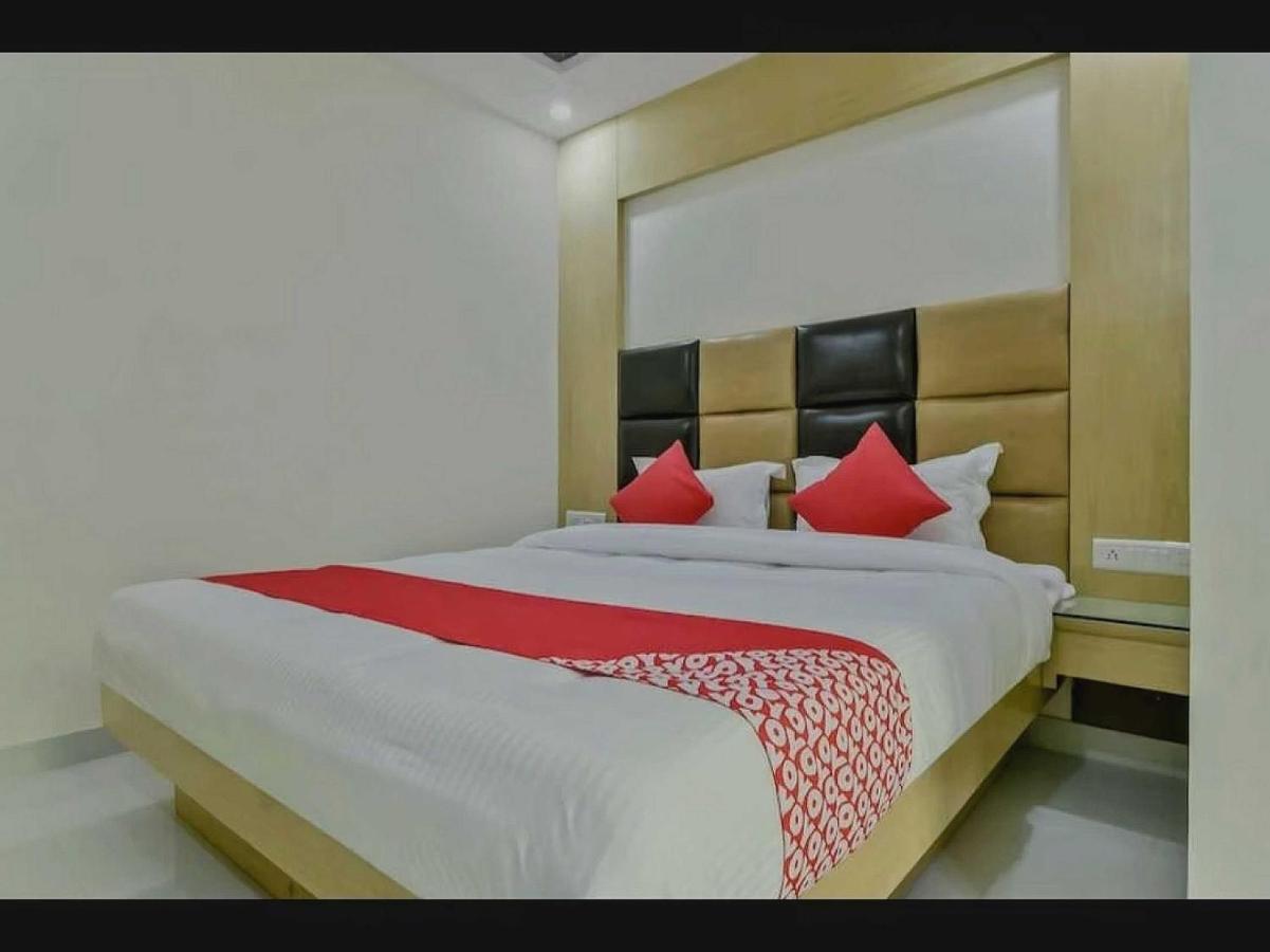 Oyo The Arrow Hotel