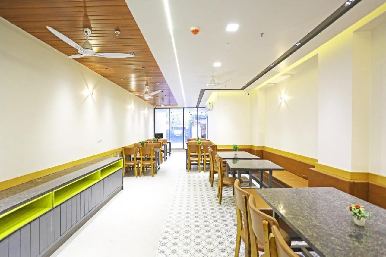 Hotel Applewood Residency - Offering Free Airport Drop New Delhi