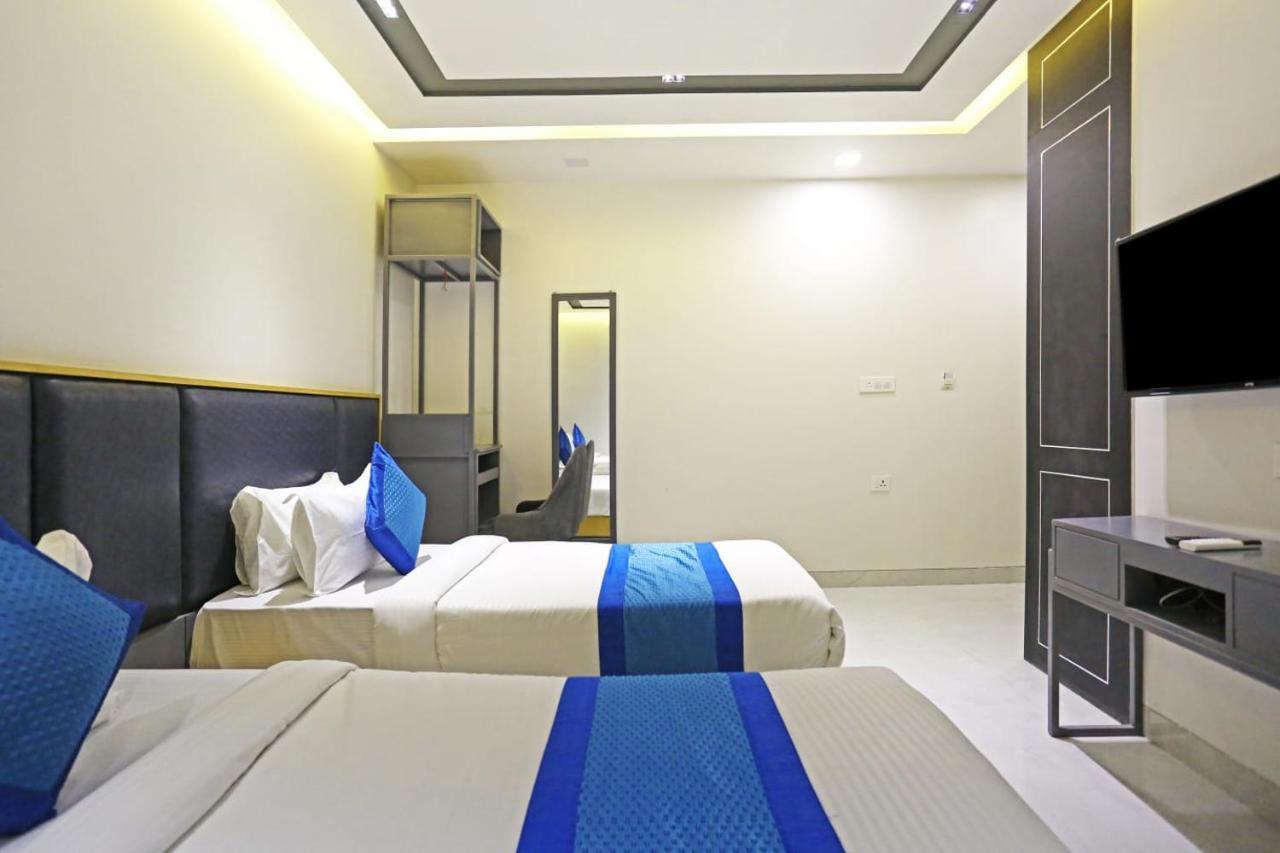 Hotel Applewood Residency - Offering Free Airport Drop 3*