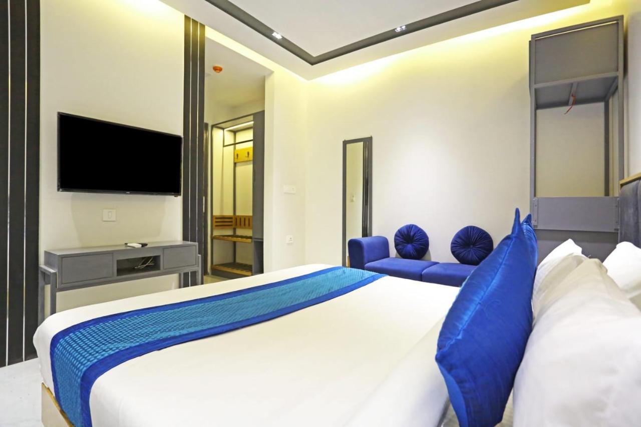 Applewood Residency - Offering Free Airport Drop Hotel New Delhi