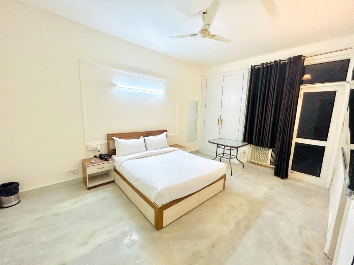 Luxury Homes - Greater Kailash Hotel 3*