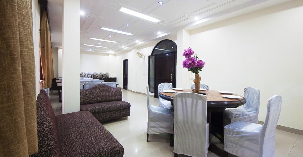Hotel Fabhotel Darbar