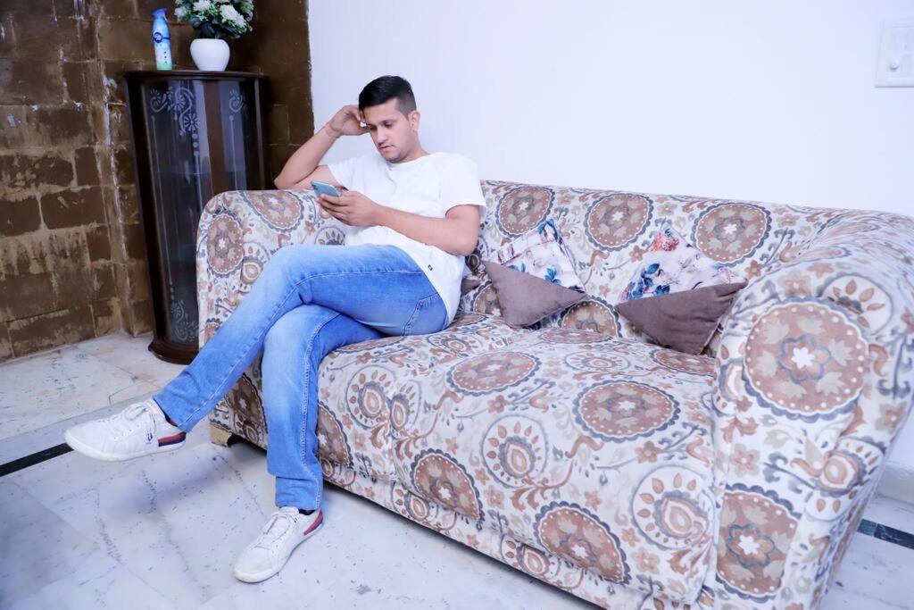 Divine India Service Apartment,2bhk, D-198,saket *