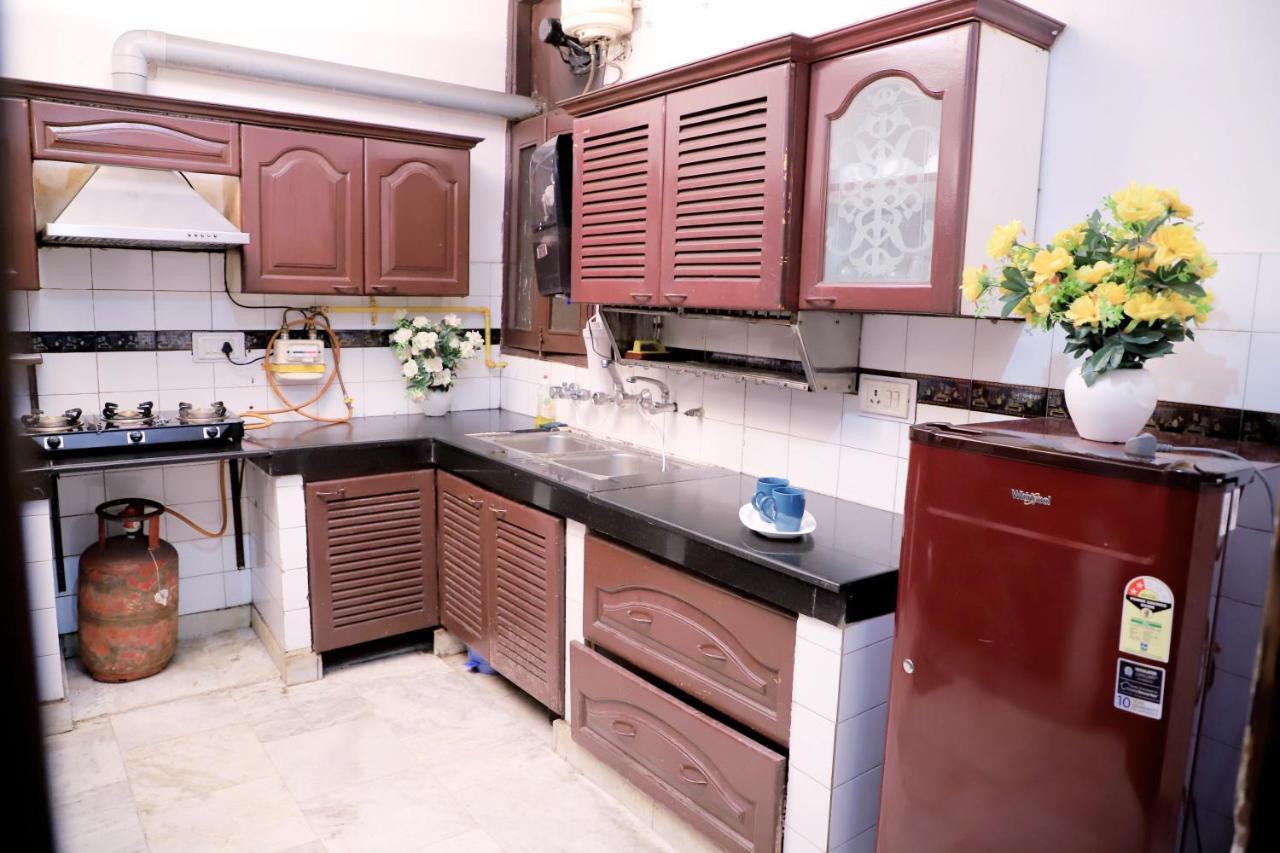 Apartment Divine India Service Apartment,2bhk, D-198,saket