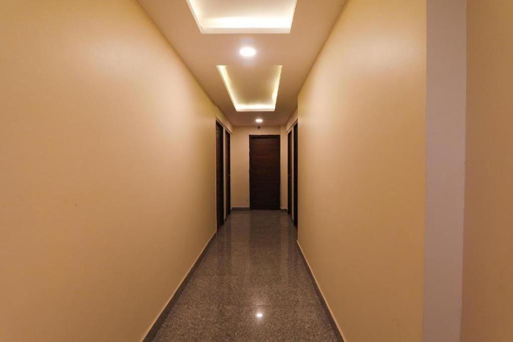 O Sk Tower Near Rithala Metro Station 3* New Delhi