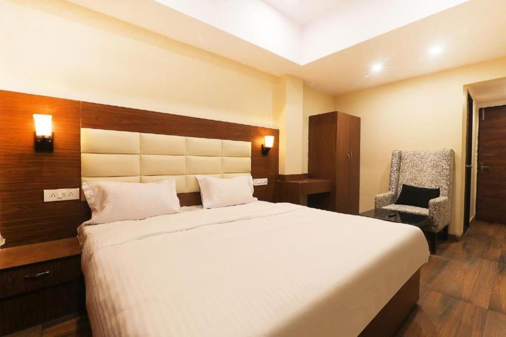 O Sk Tower Near Rithala Metro Station Hotel