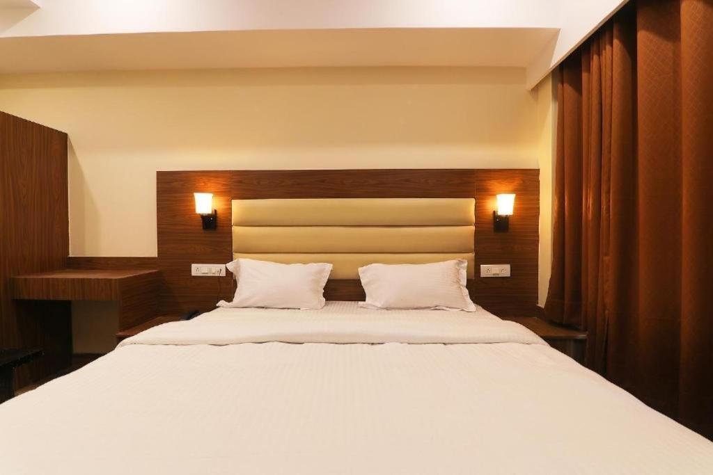 Hotel O Sk Tower Near Rithala Metro Station New Delhi