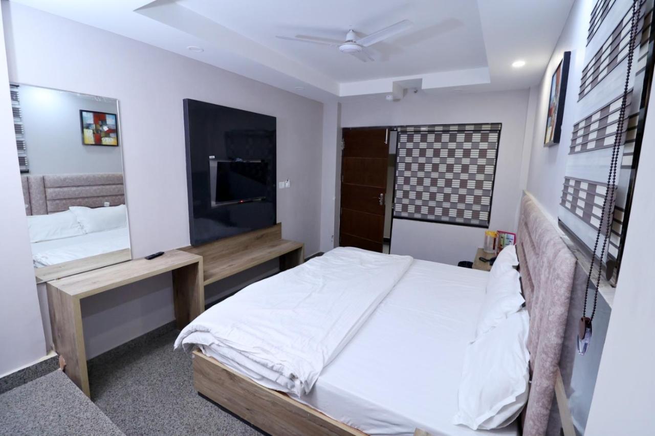 Anand - By Srida Hotel 4*