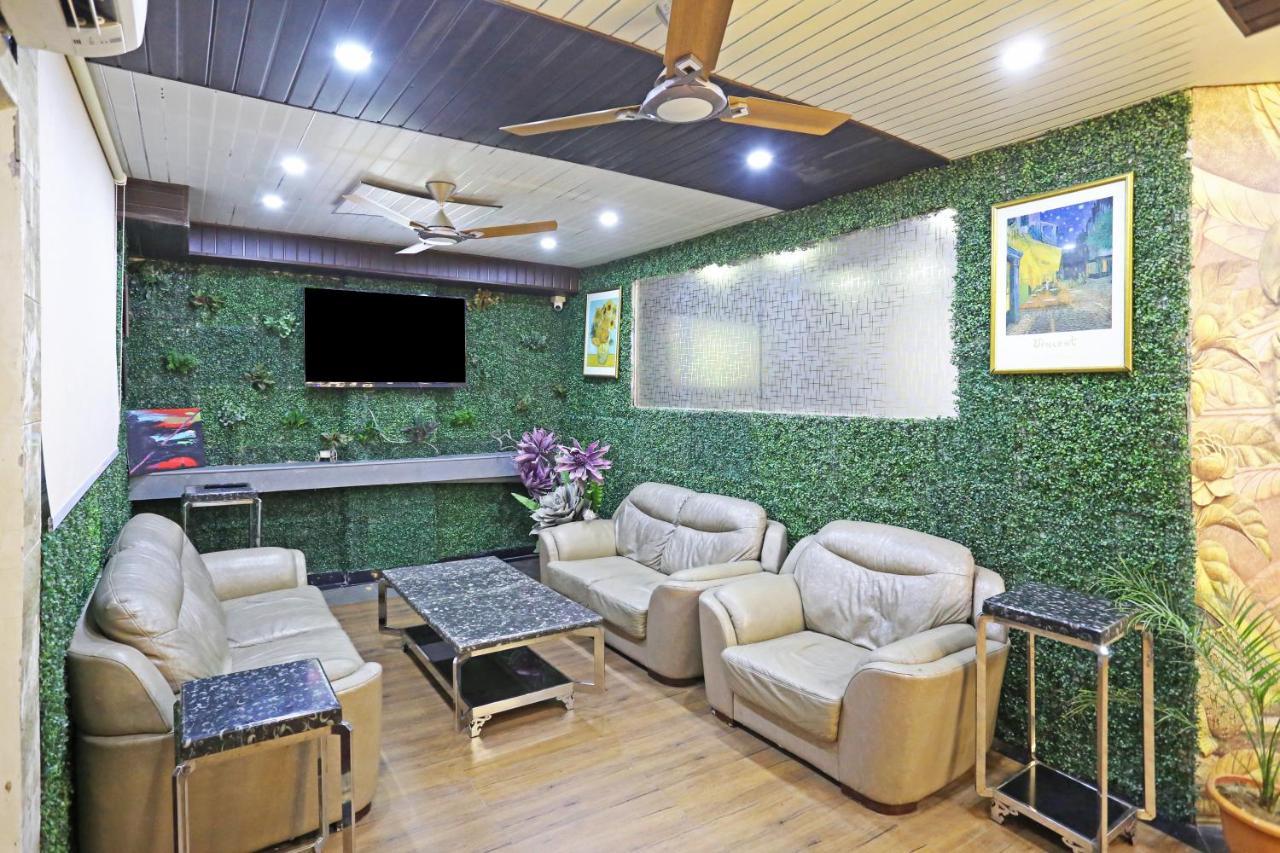 Gl Near Delhi Airport Hotel 4*