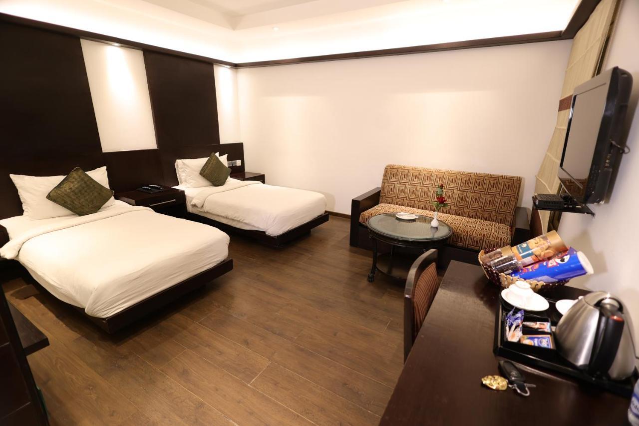 Hotel Godwin Deluxe -Free Airport Pickup -Traveller'S Choice Award Winner 2025
