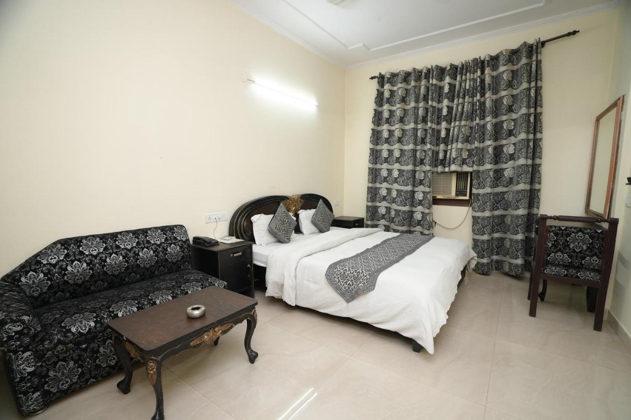 Silver Arc - Karol Bagh New