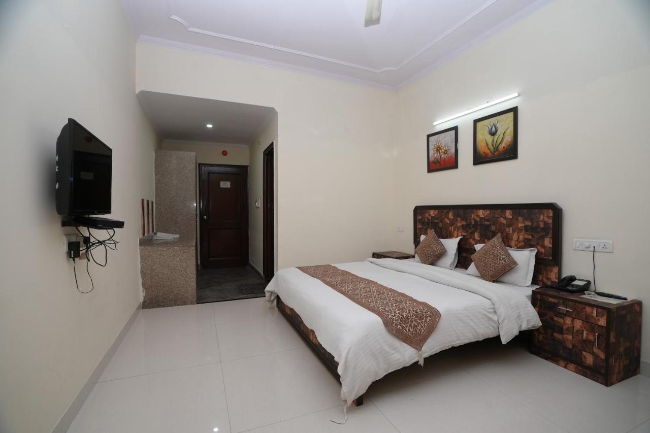 Silver Arc - Karol Bagh New Hotel