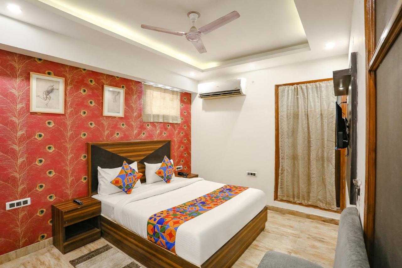 Hotel Grand La Casa Near Igi Airport 4*