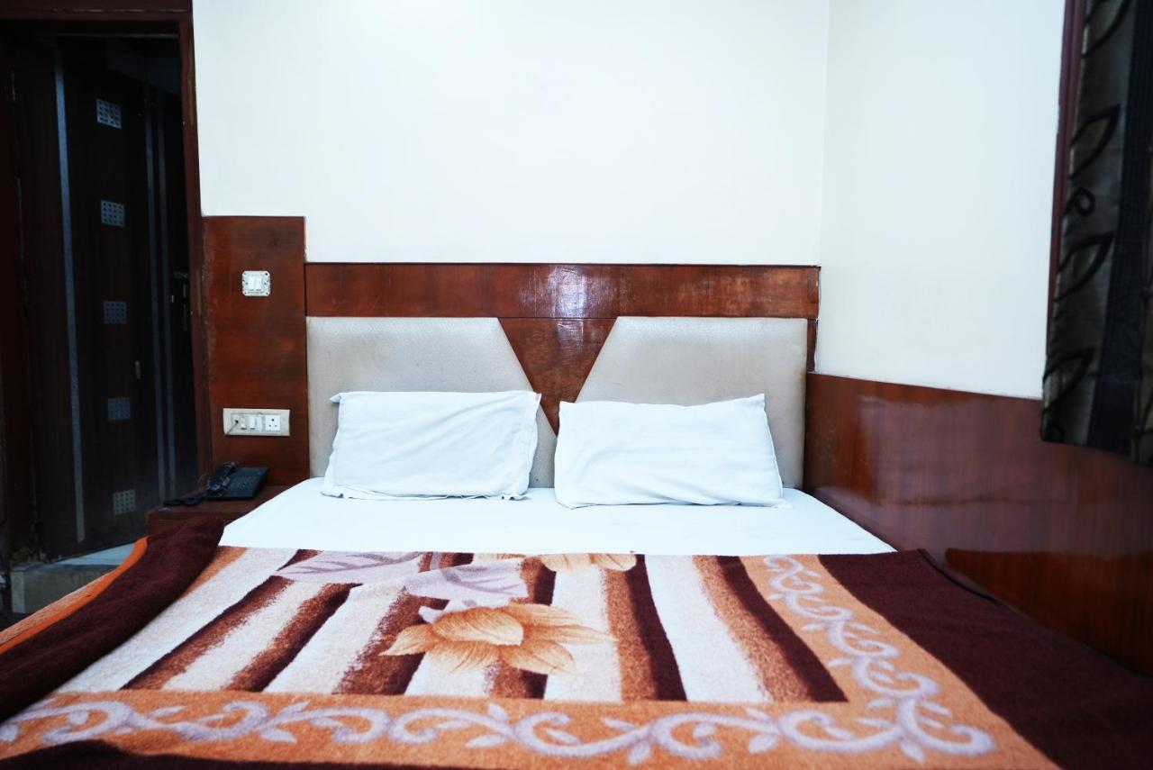 Hotel Ashirwad Near Railway Station, Paharganj 3*