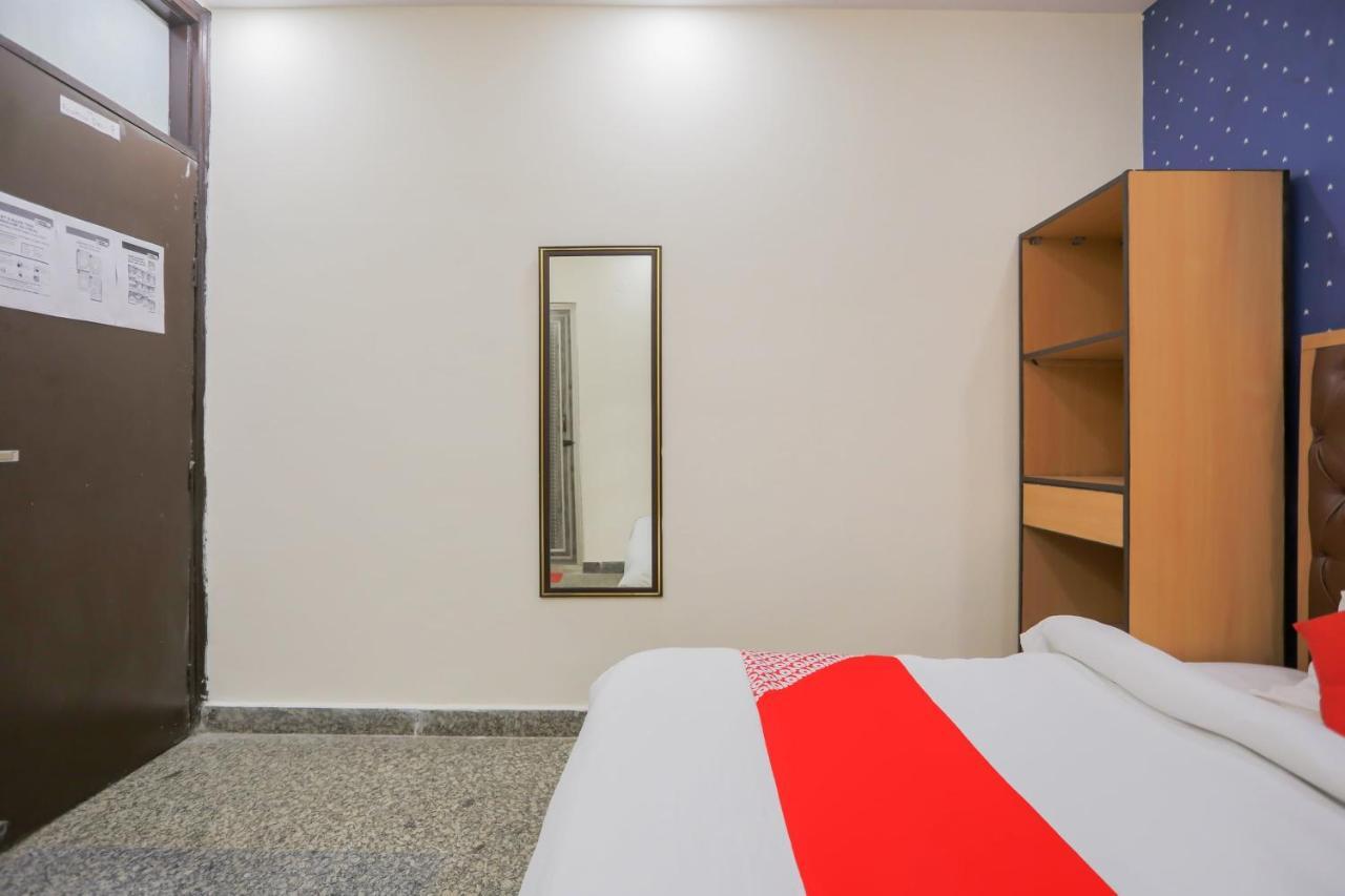 Oyo Flagship 7705 The Sky Residency 3*