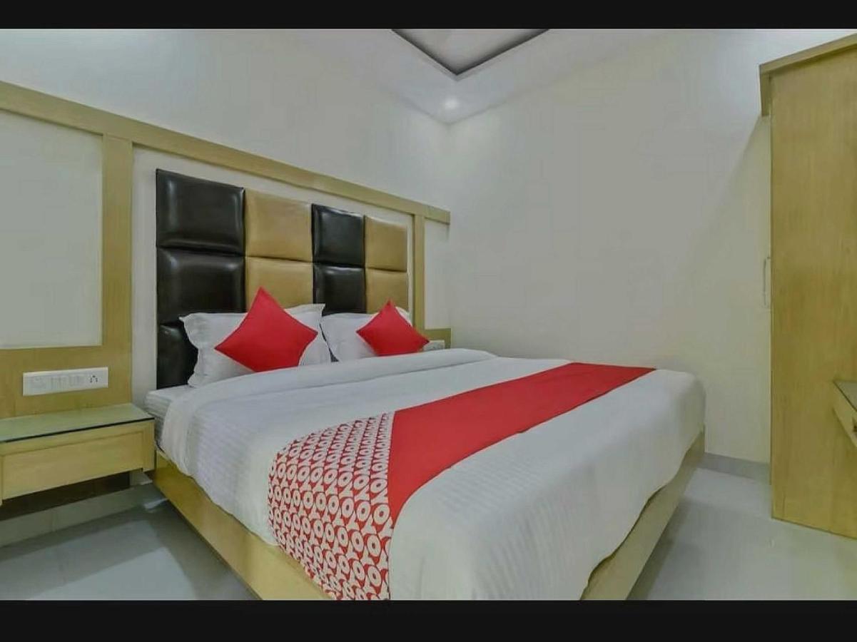 Oyo The Arrow Hotel