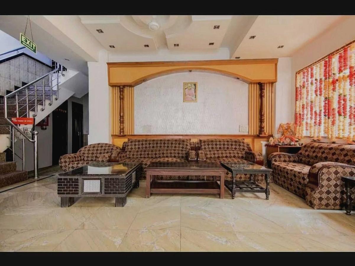 Oyo The Arrow Hotel