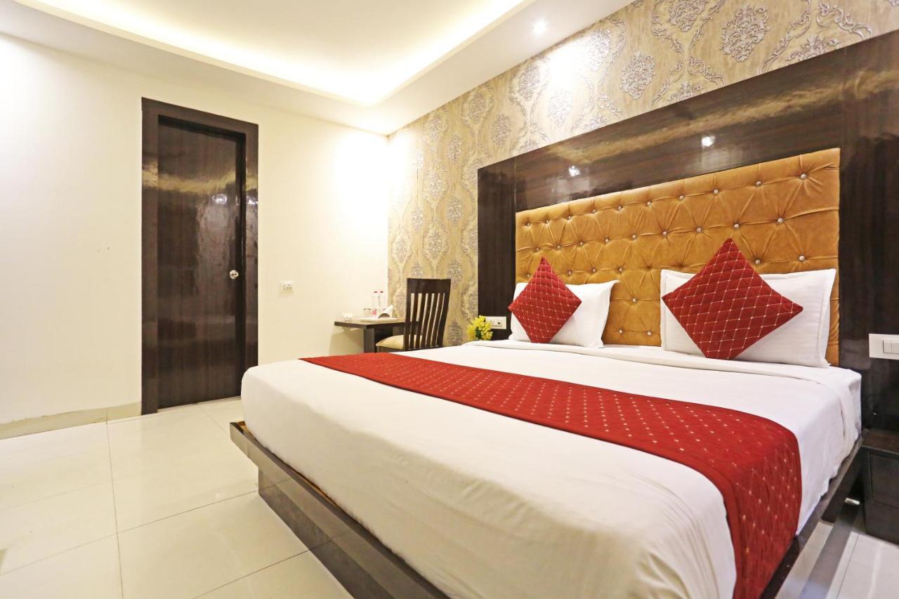 Hotel Iconic Near Delhi Igi International Airport 3*